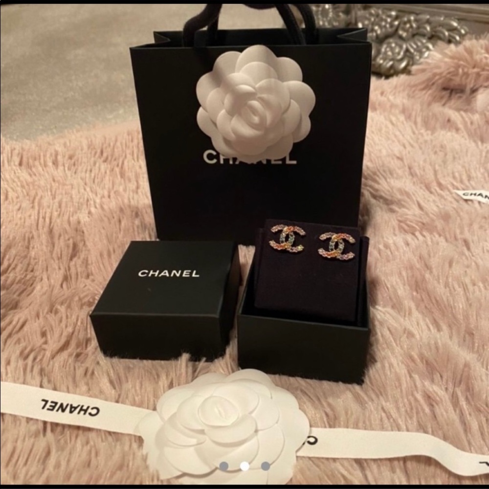 ❌❌SOLD❌❌ 💯 Authentic Chanel limited edition rainbow CC crystal earring ❤️New❤️